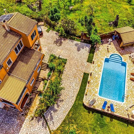 Kamaritis Villa, Private Studio, Mountain View Lejlighed *